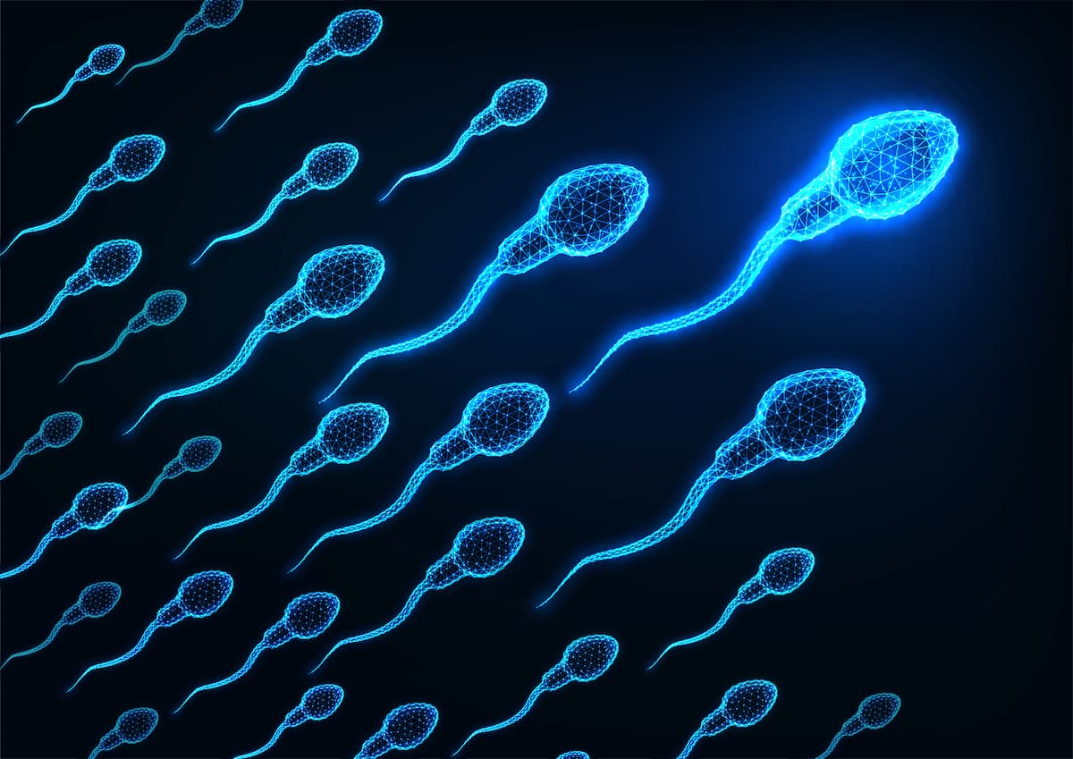 Fondo azul con representaciones de qué es el semen y espermatozoides nadando