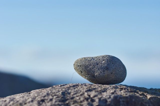 Bulto en el pene: piedra pequeña sobre una piedra de mayor tamaño