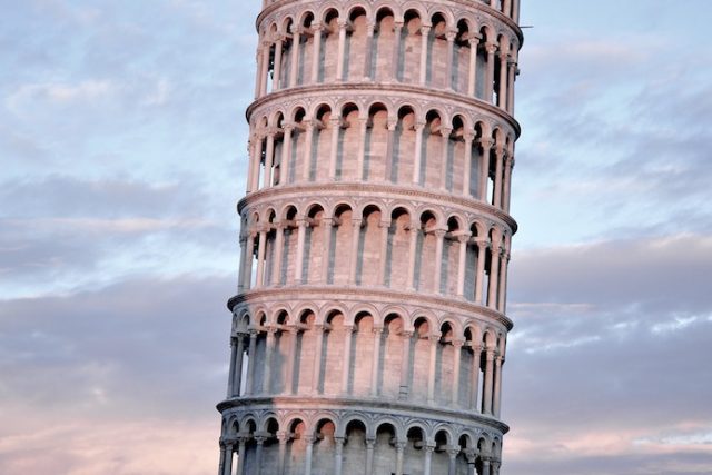 Parte da Torre de Pisa detalhada