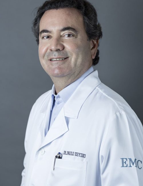 urologista doutor paulo egydio posando para fotografia